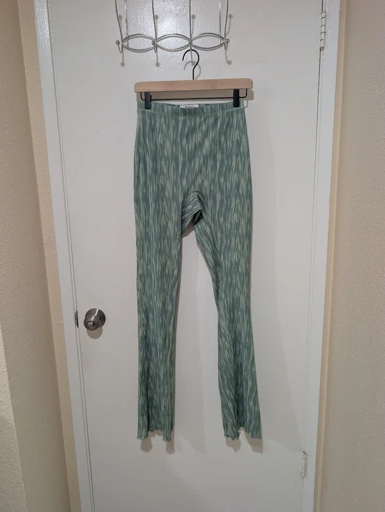 House of CB Erin Mesh Flared Trousers in Ivy Print - Picture 4 of 16